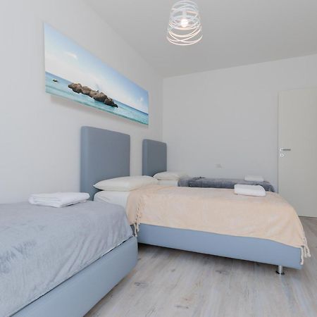 Wave Island! Luxury Resort A Jesolo - Piscina E Park Free! المظهر الخارجي الصورة