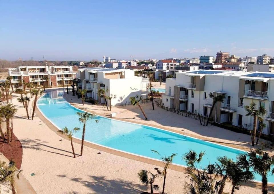 Wave Island! Luxury Resort A Jesolo - Piscina E Park Free! المظهر الخارجي الصورة