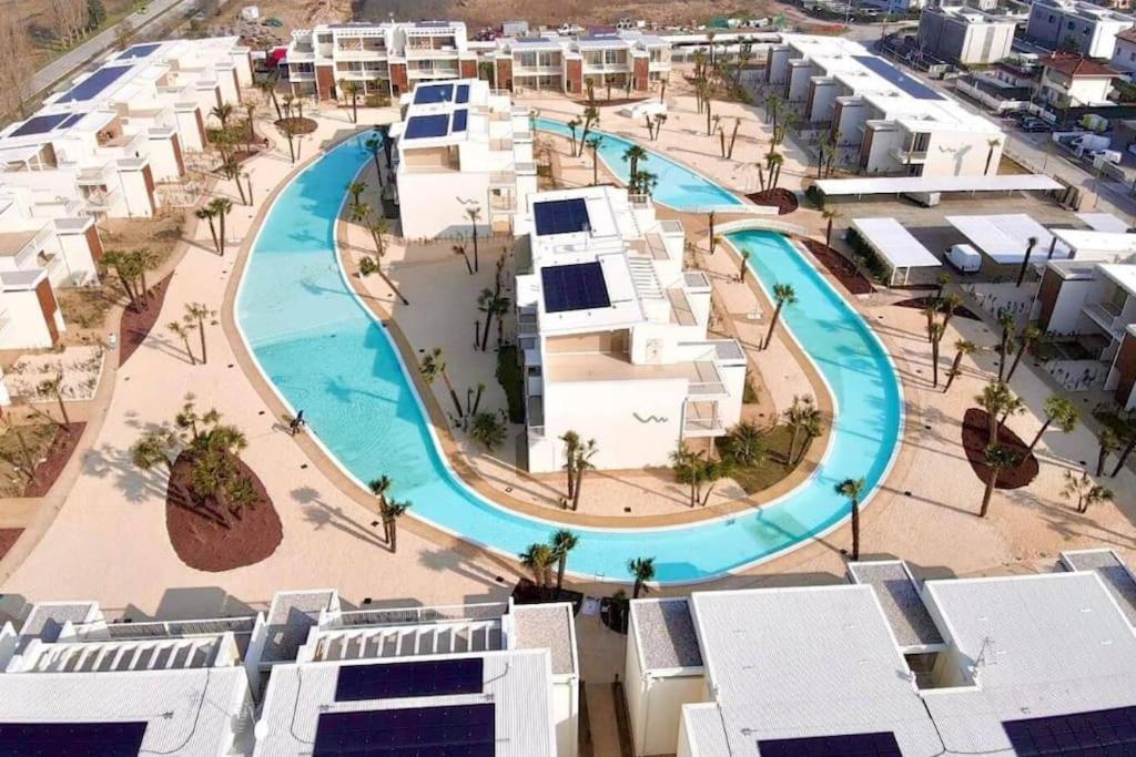 Wave Island! Luxury Resort A Jesolo - Piscina E Park Free! المظهر الخارجي الصورة