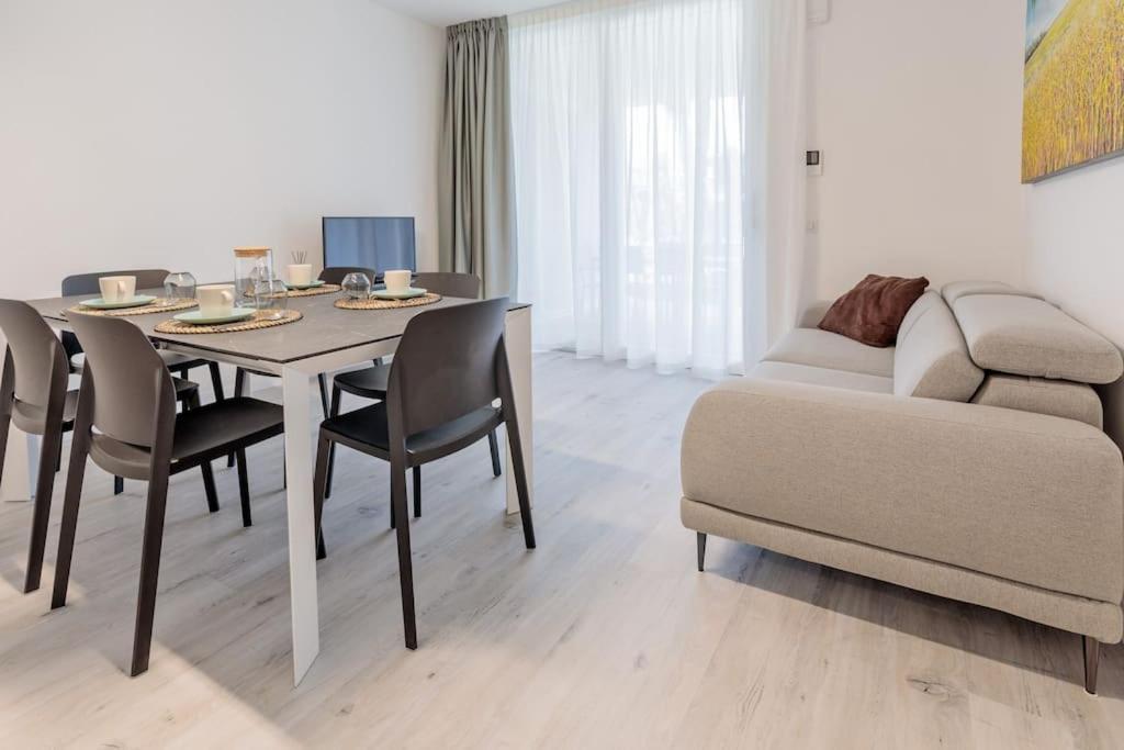 Wave Island! Luxury Resort A Jesolo - Piscina E Park Free! المظهر الخارجي الصورة